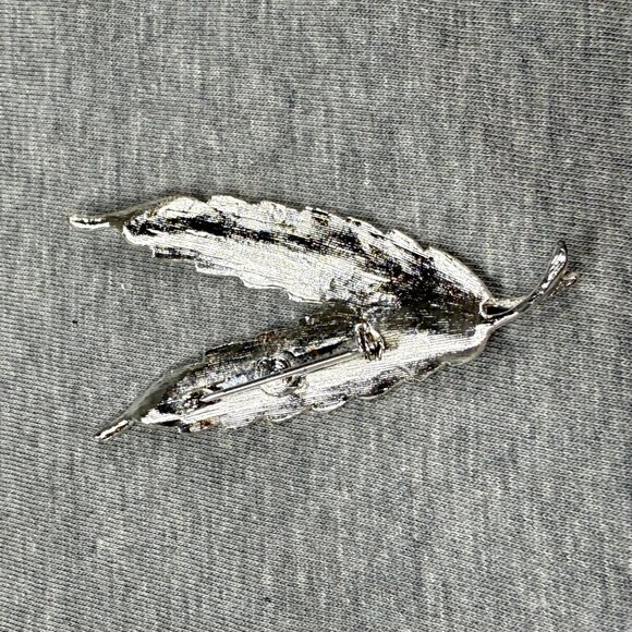 Silver-Tone Leaf Pin Brooch With Dual Feather Design Vintage Pin Jewelry - Picture 12 of 13